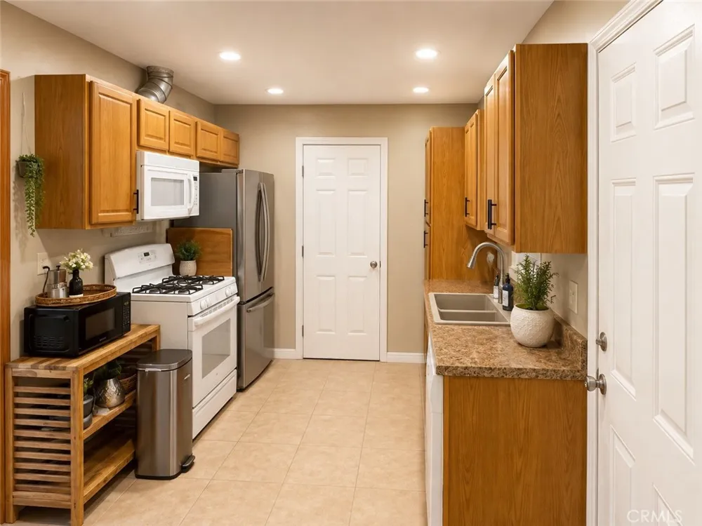12664 Esther Boron, CA 93516