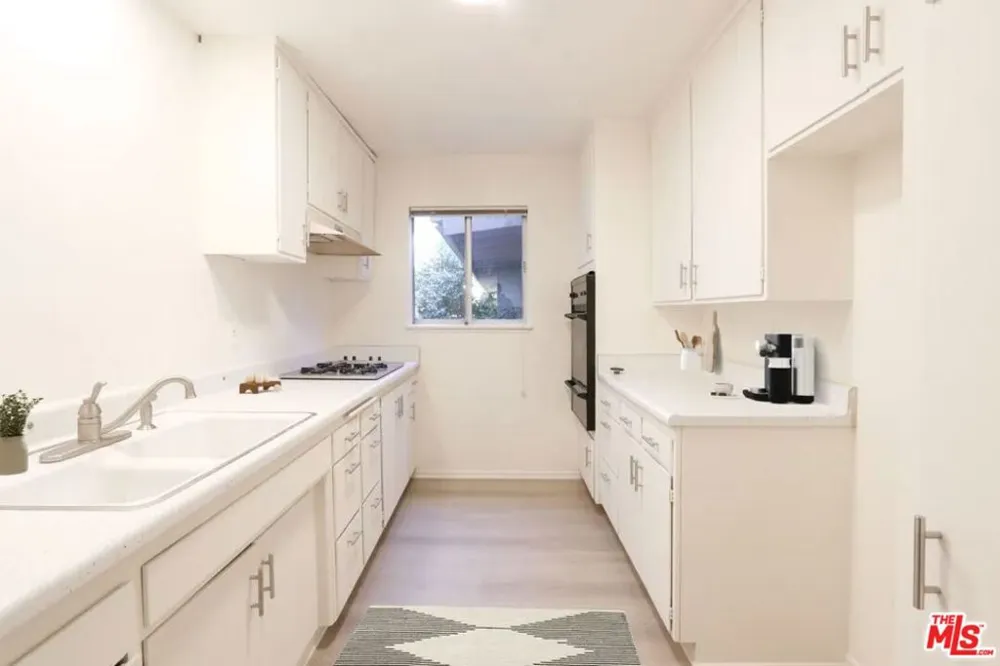 12958 Valleyheart Drive #3 Studio City, CA 91604