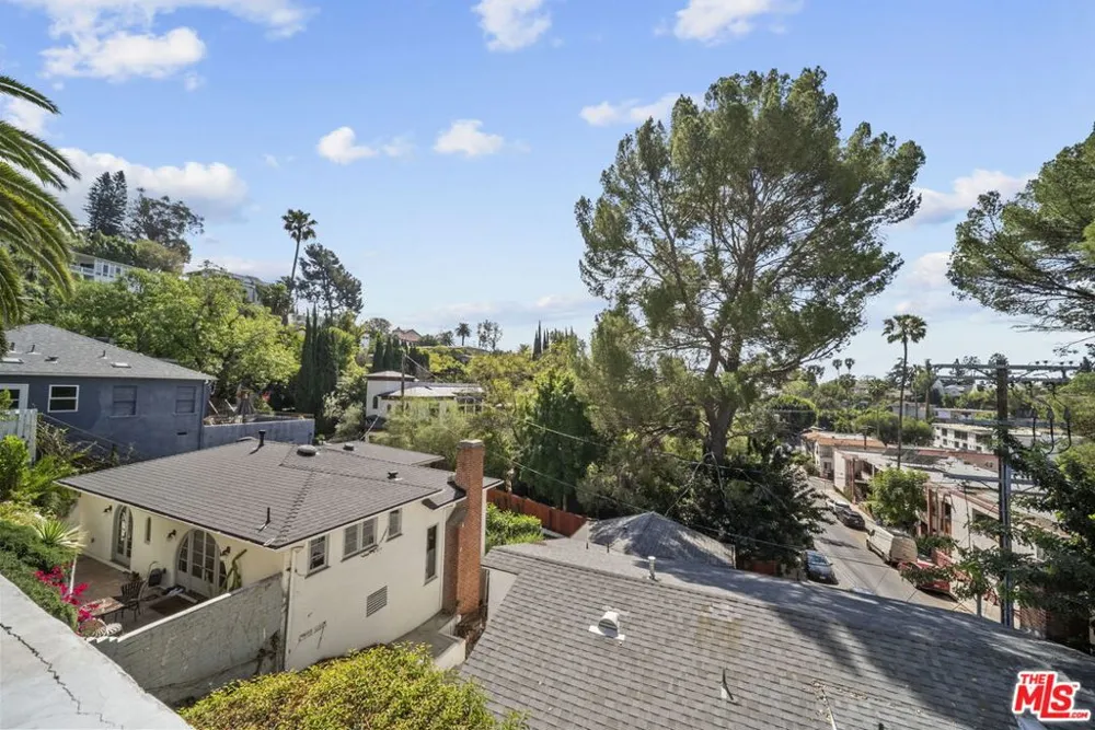 6295 Ivarene Avenue Los Angeles, CA 90068