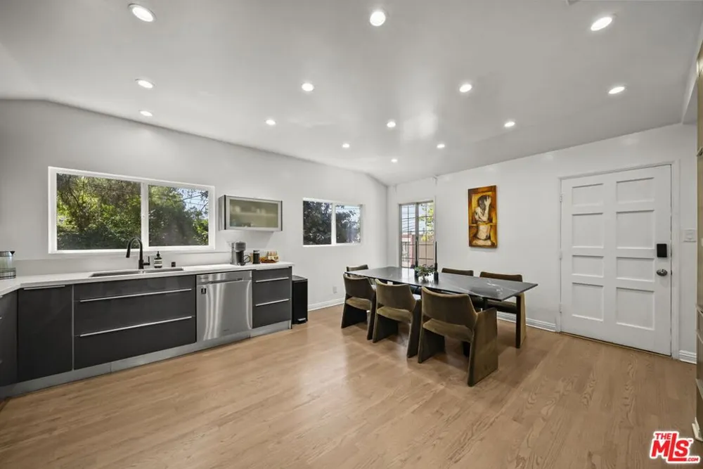 6295 Ivarene Avenue Los Angeles, CA 90068