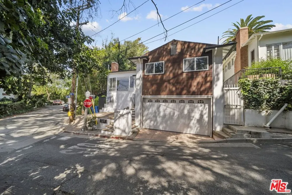 6295 Ivarene Avenue Los Angeles, CA 90068