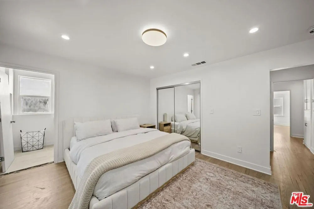 6295 Ivarene Avenue Los Angeles, CA 90068