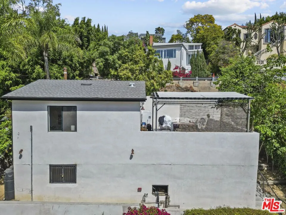 6295 Ivarene Avenue Los Angeles, CA 90068