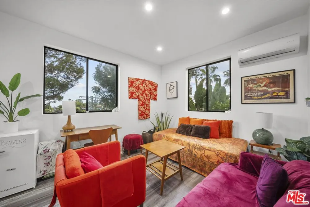 6295 Ivarene Avenue Los Angeles, CA 90068