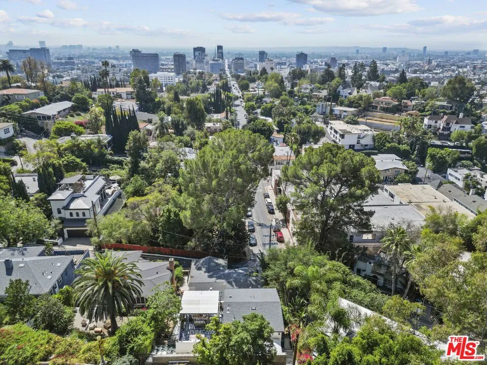 6295 Ivarene Avenue Los Angeles, CA 90068