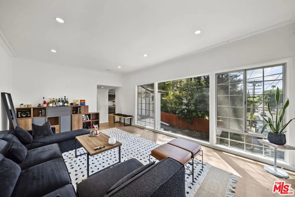 6295 Ivarene Avenue Los Angeles, CA 90068