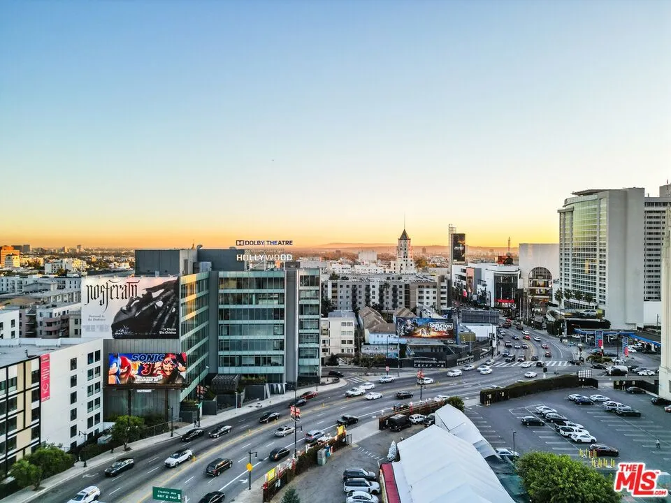 6295 Ivarene Avenue Los Angeles, CA 90068