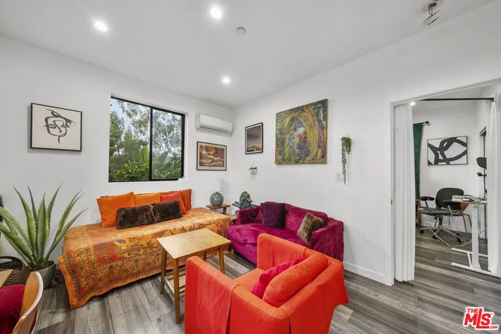 6295 Ivarene Avenue Los Angeles, CA 90068