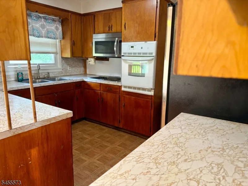 12 Shady Ln Newton Town, NJ 07860