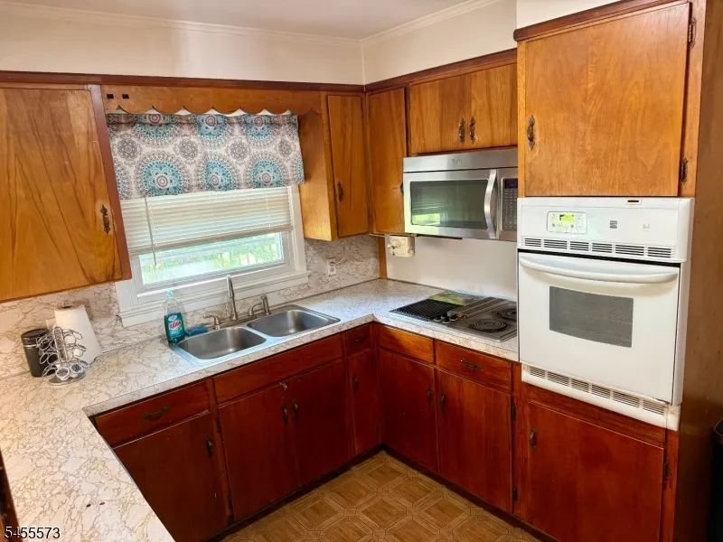 12 Shady Ln Newton Town, NJ 07860