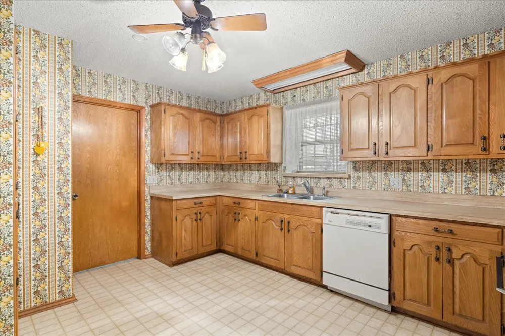 2952 State Hwy 144 Glen Rose, TX 76043