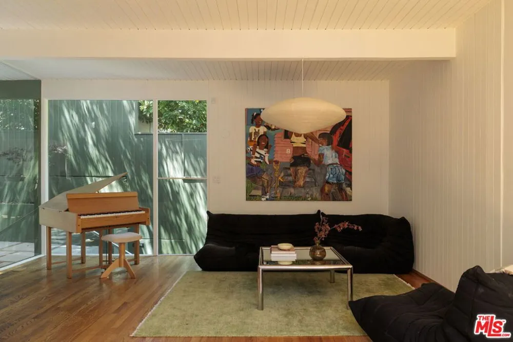 8322 Ridpath Drive Los Angeles, CA 90046