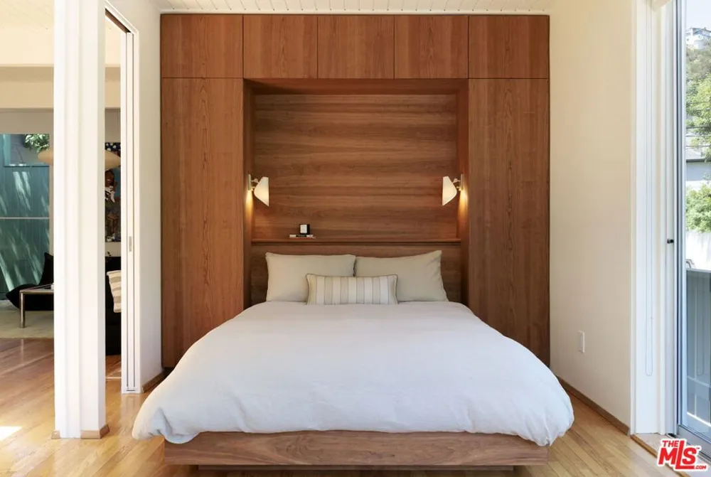 8322 Ridpath Drive Los Angeles, CA 90046