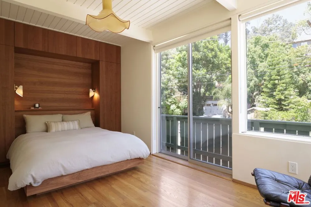 8322 Ridpath Drive Los Angeles, CA 90046