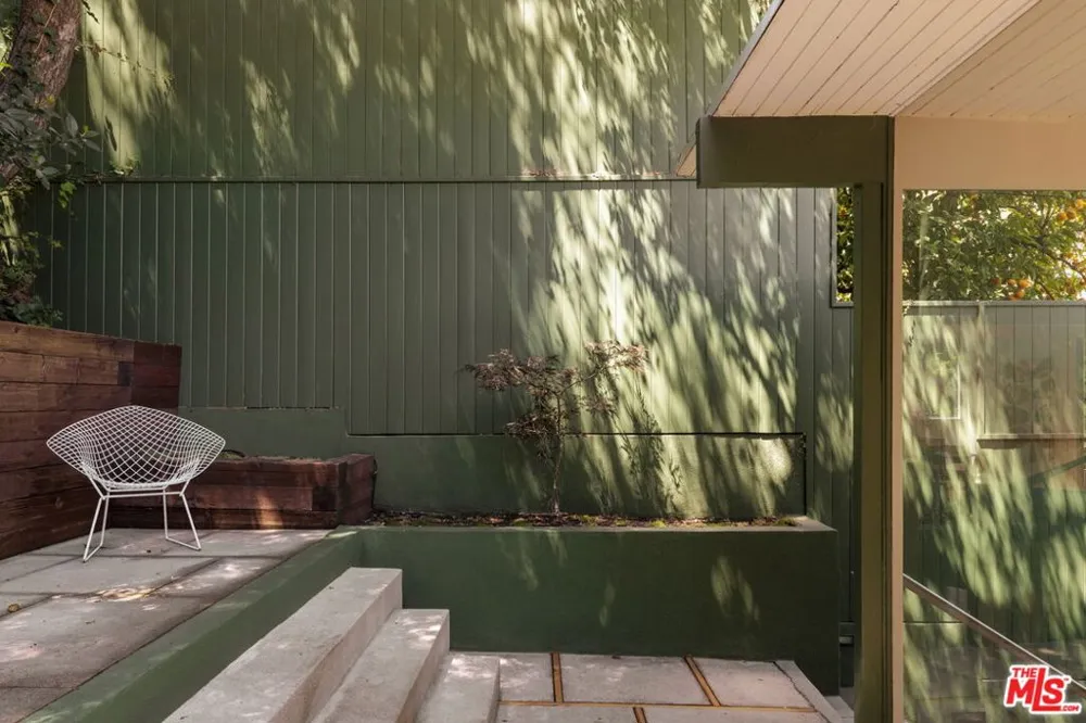8322 Ridpath Drive Los Angeles, CA 90046