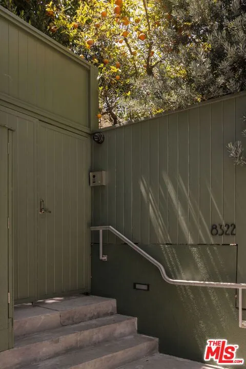 8322 Ridpath Drive Los Angeles, CA 90046