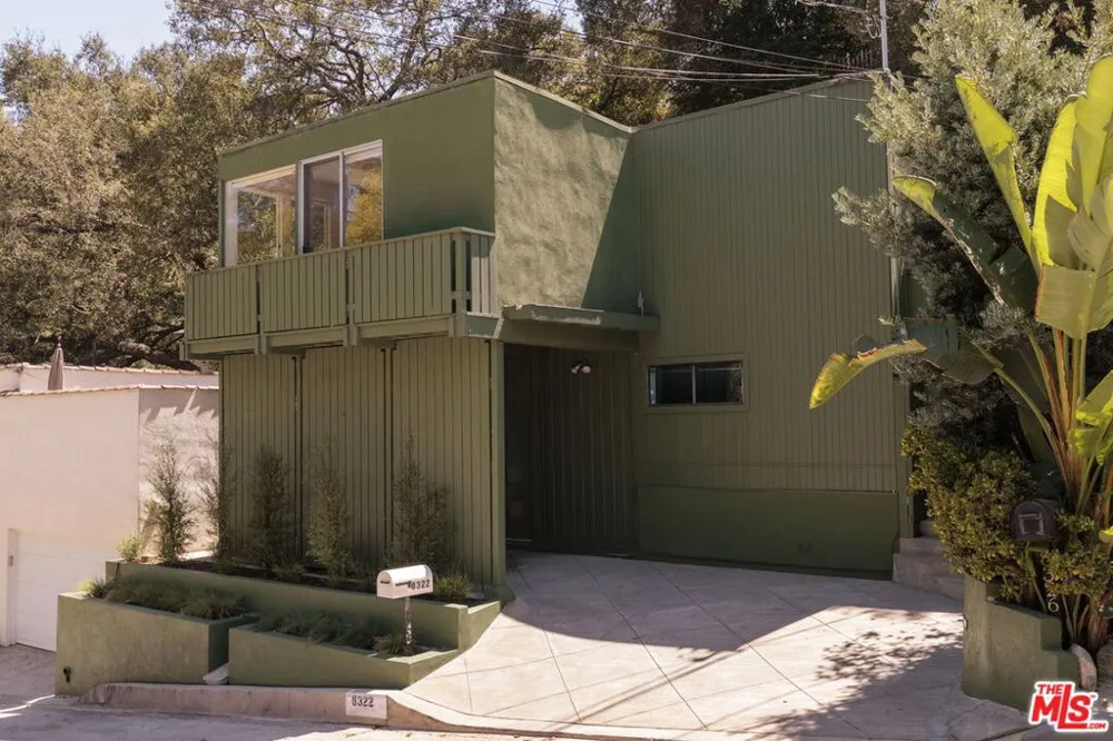 8322 Ridpath Drive Los Angeles, CA 90046
