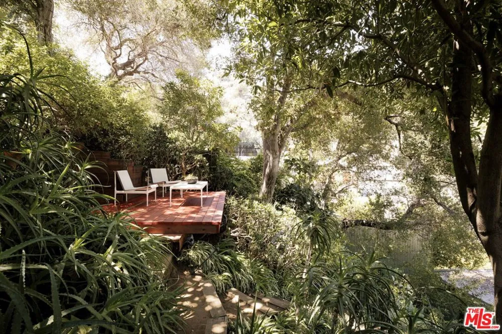 8322 Ridpath Drive Los Angeles, CA 90046