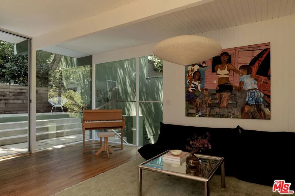 8322 Ridpath Drive Los Angeles, CA 90046