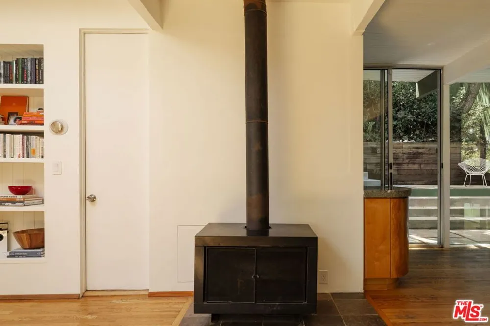 8322 Ridpath Drive Los Angeles, CA 90046