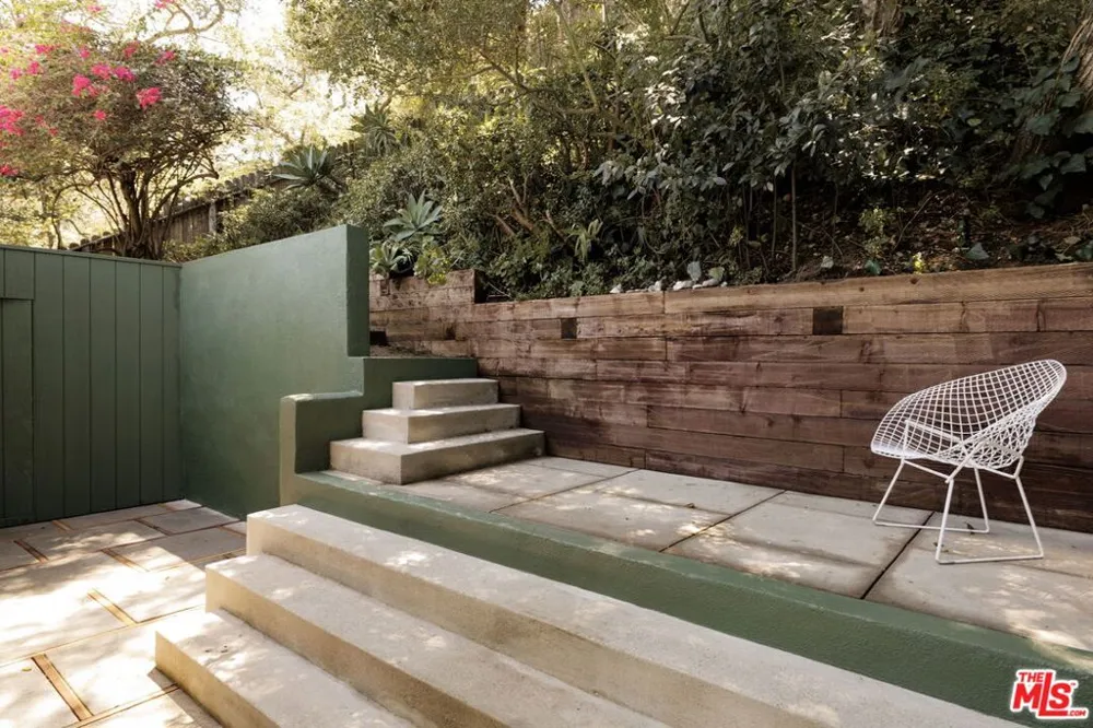 8322 Ridpath Drive Los Angeles, CA 90046