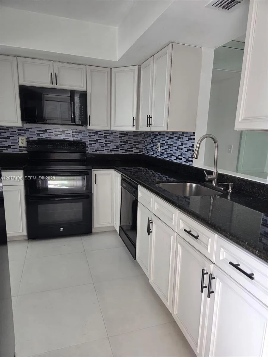 1020 NW 80th Ave #203 Margate, FL 33063