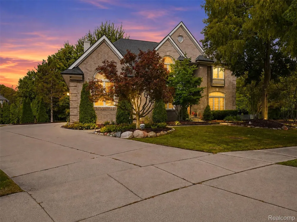 22099 Barclay Court Novi City, MI 48374
