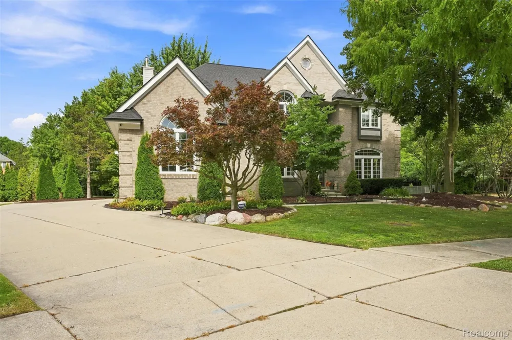 22099 Barclay Court Novi City, MI 48374