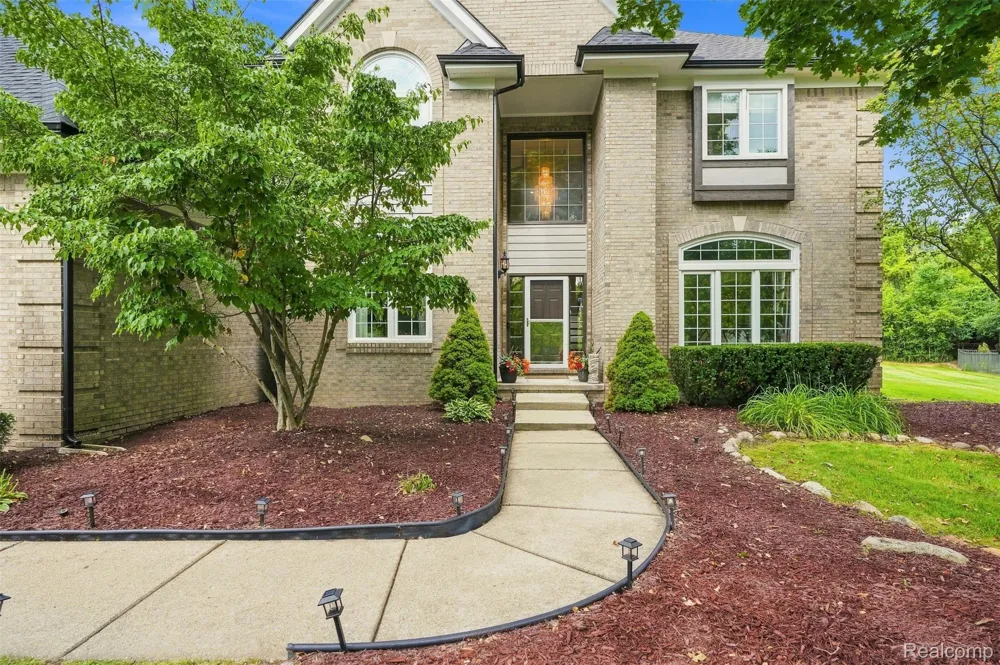 22099 Barclay Court Novi City, MI 48374