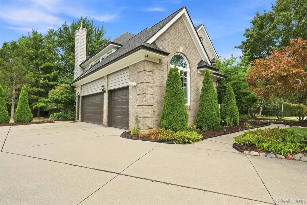 22099 Barclay Court Novi City, MI 48374