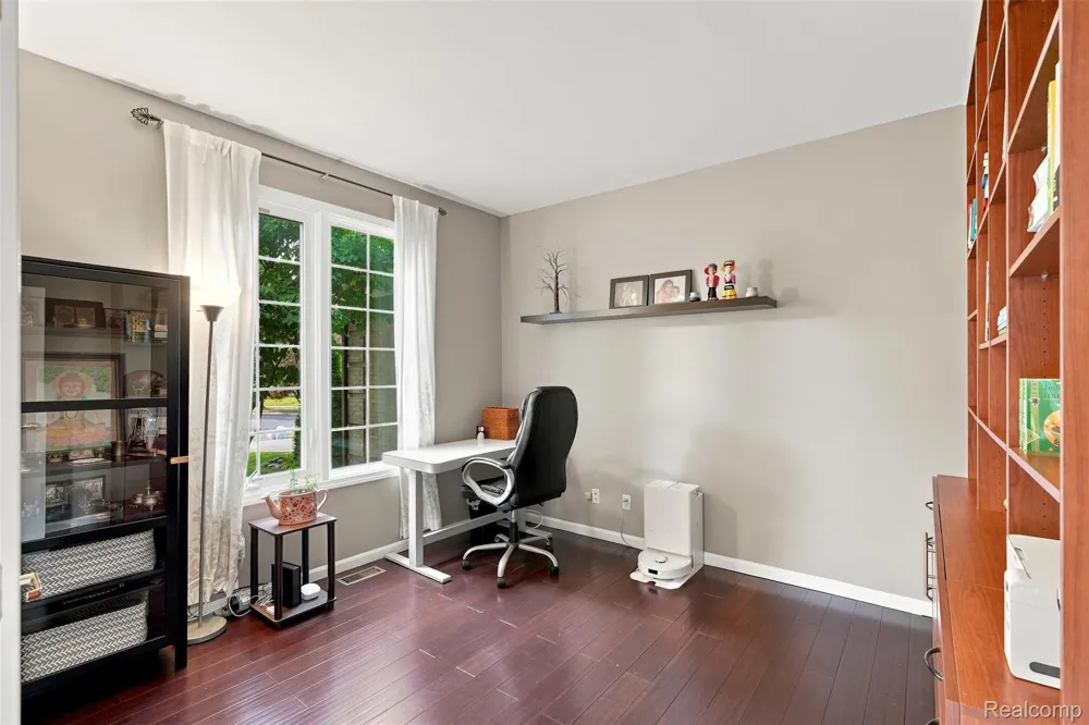 22099 Barclay Court Novi City, MI 48374