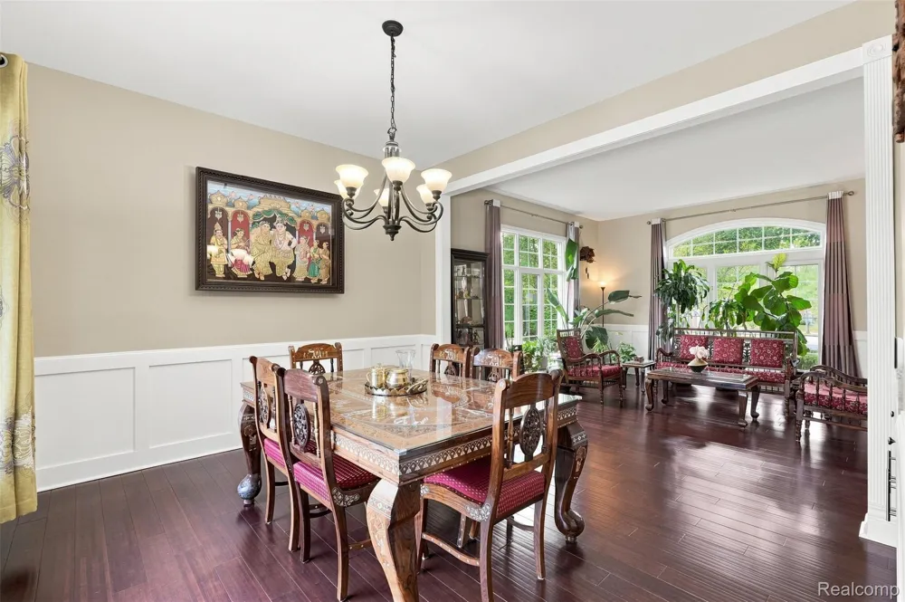 22099 Barclay Court Novi City, MI 48374