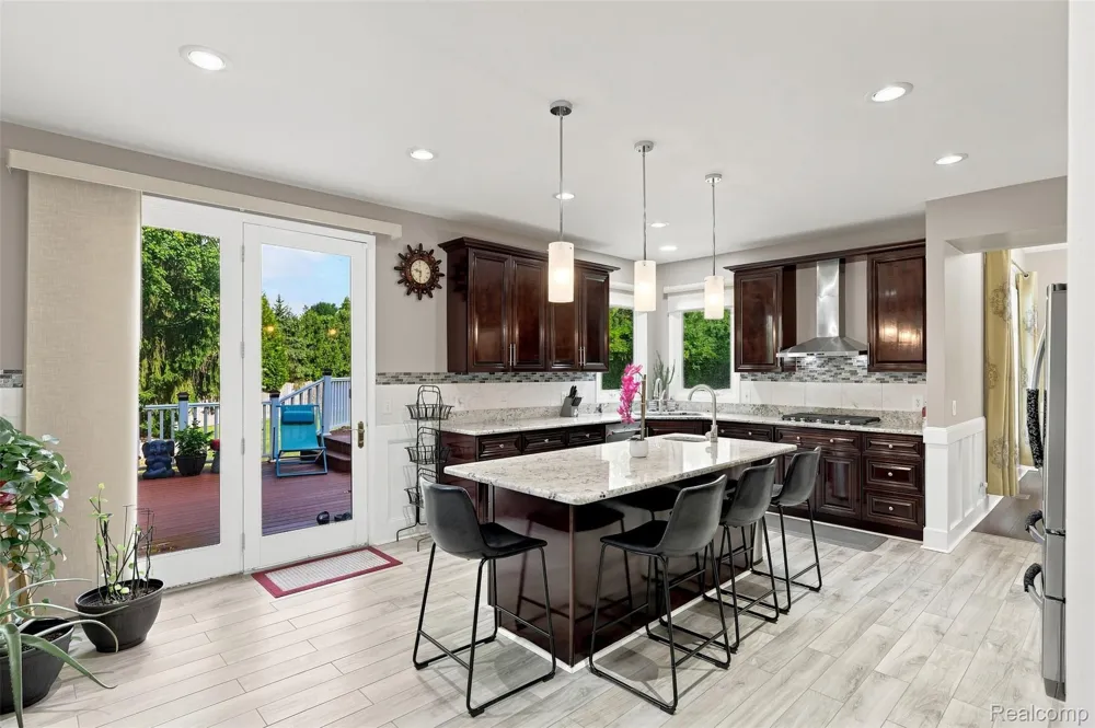 22099 Barclay Court Novi City, MI 48374