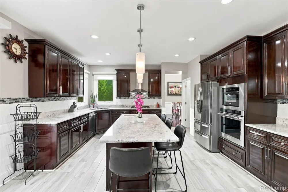 22099 Barclay Court Novi City, MI 48374