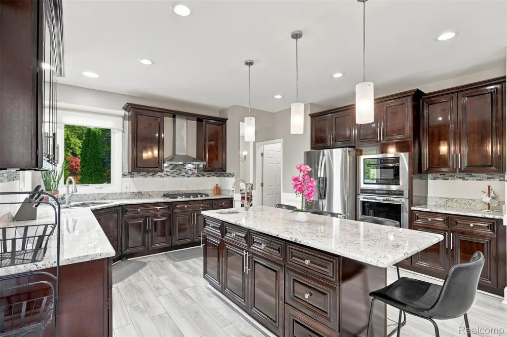 22099 Barclay Court Novi City, MI 48374