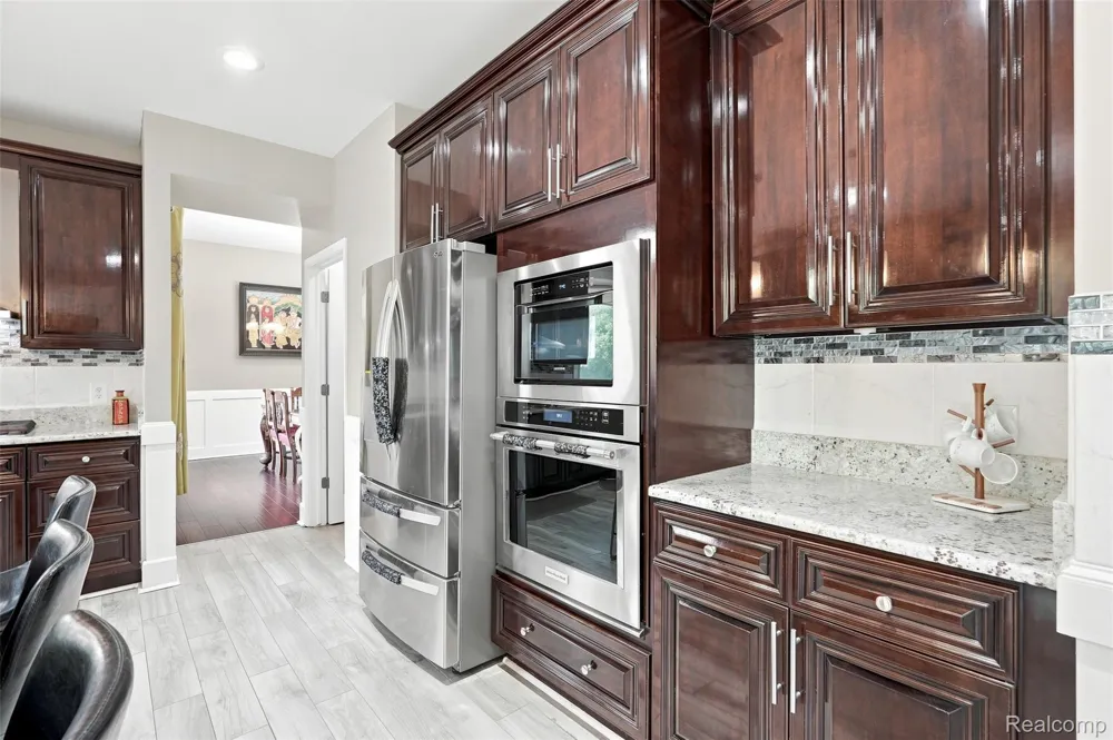 22099 Barclay Court Novi City, MI 48374