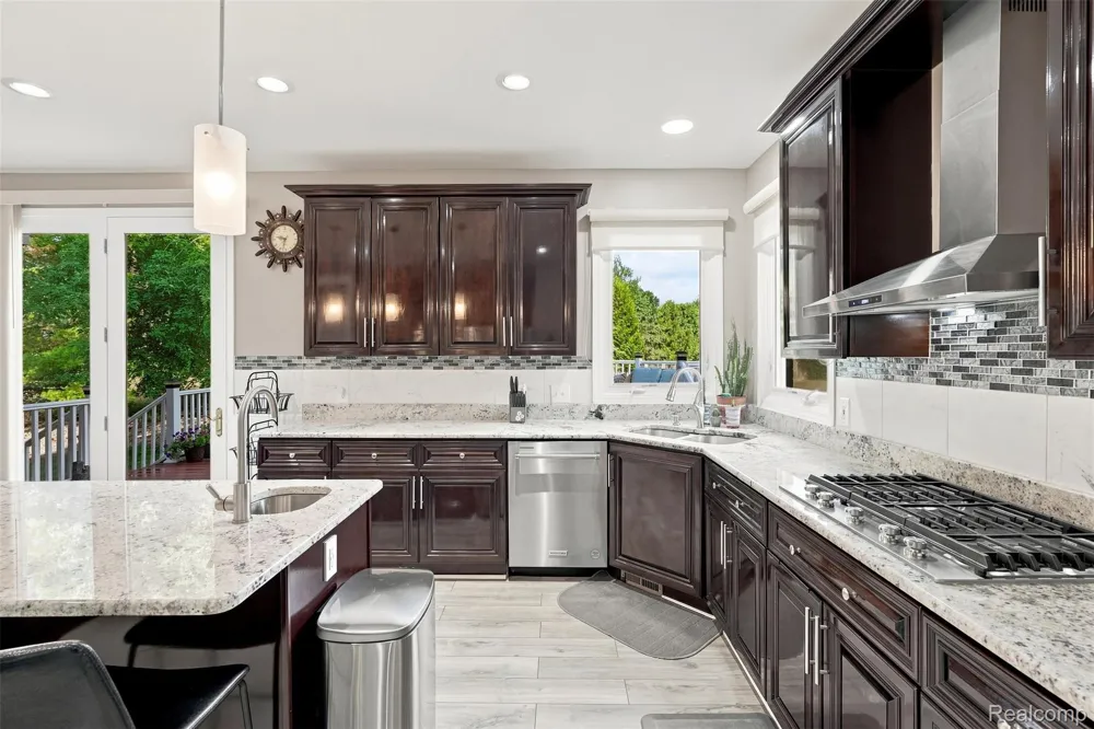22099 Barclay Court Novi City, MI 48374