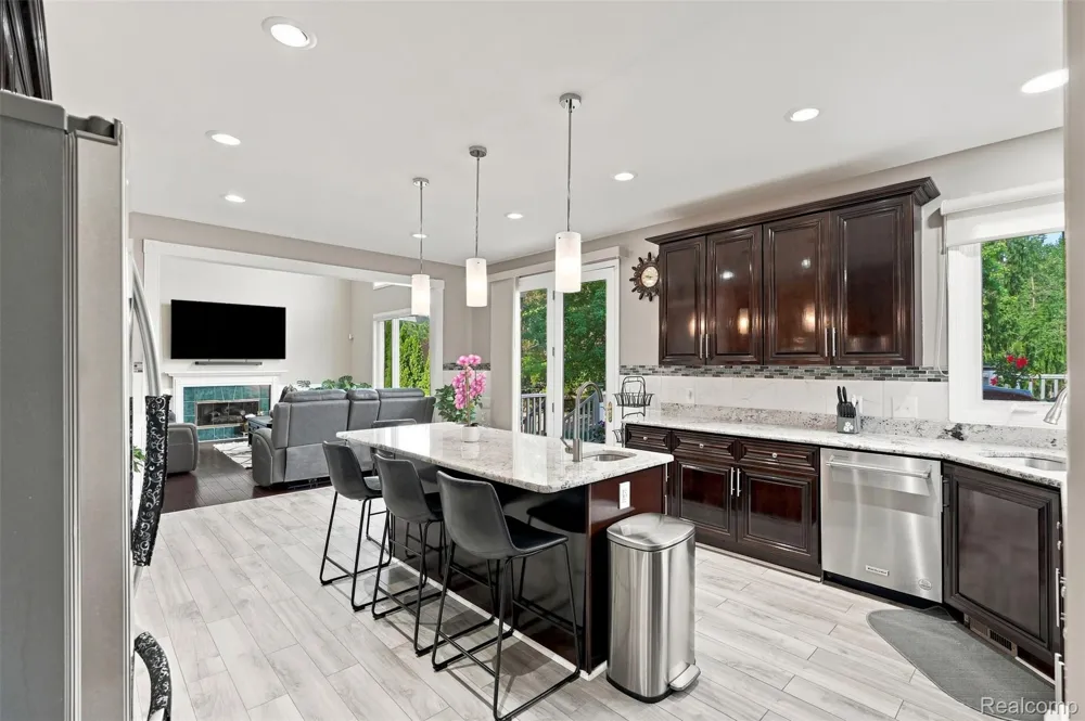 22099 Barclay Court Novi City, MI 48374