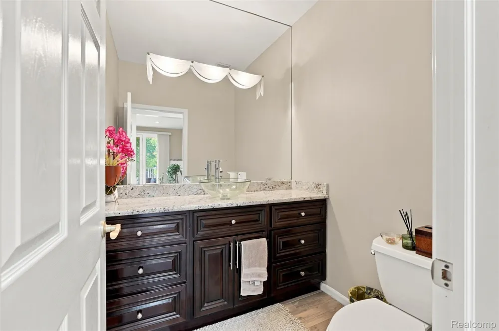 22099 Barclay Court Novi City, MI 48374