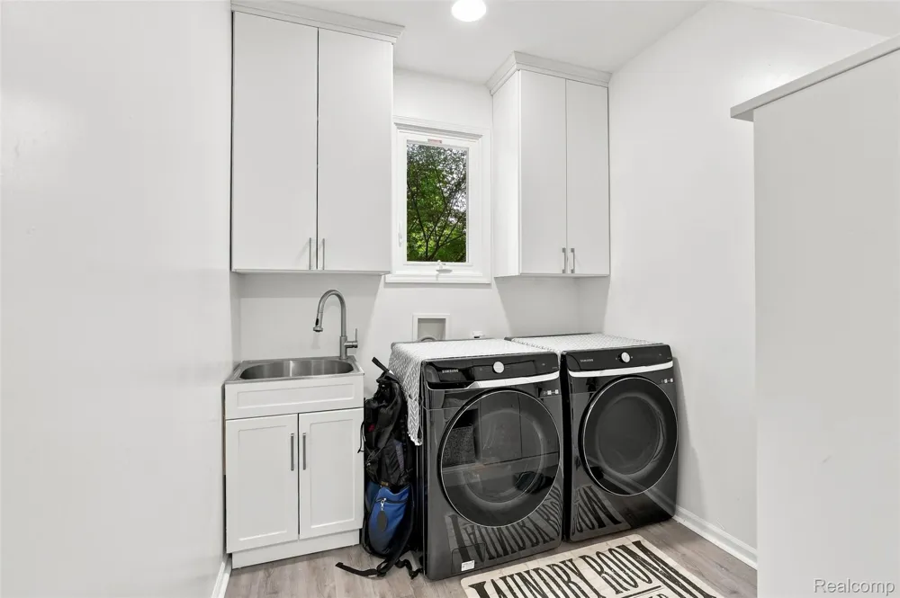 22099 Barclay Court Novi City, MI 48374