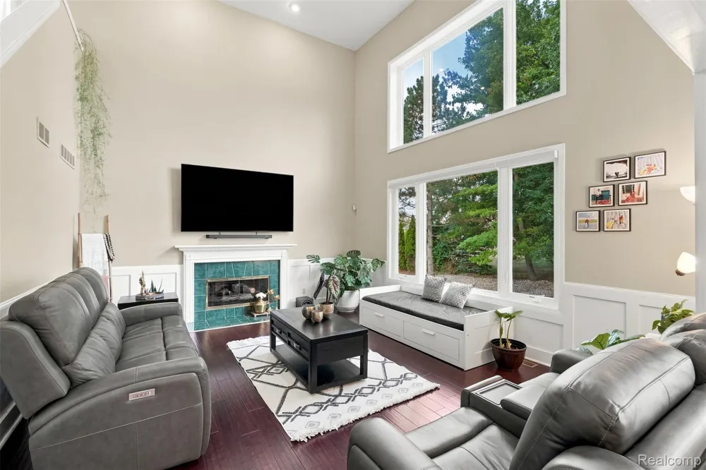 22099 Barclay Court Novi City, MI 48374