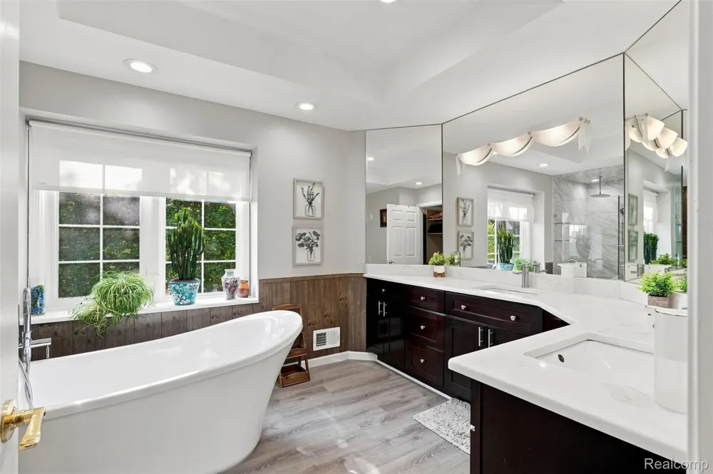 22099 Barclay Court Novi City, MI 48374