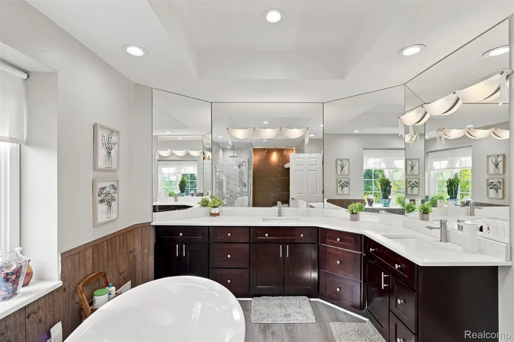 22099 Barclay Court Novi City, MI 48374