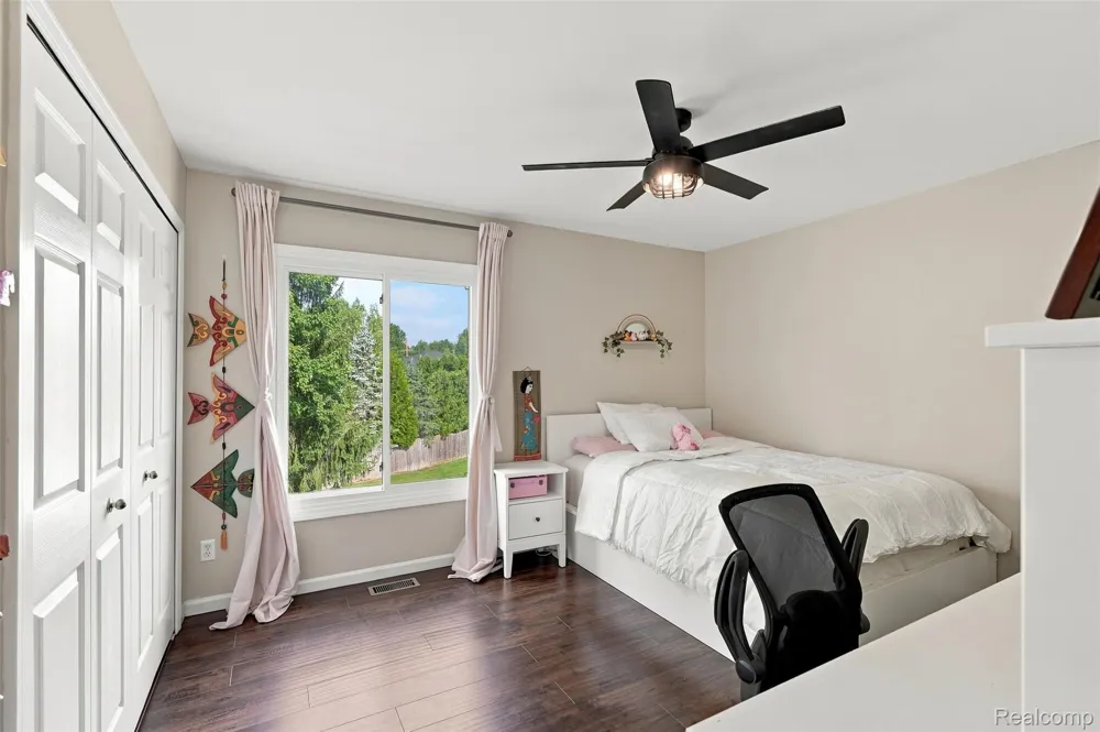 22099 Barclay Court Novi City, MI 48374