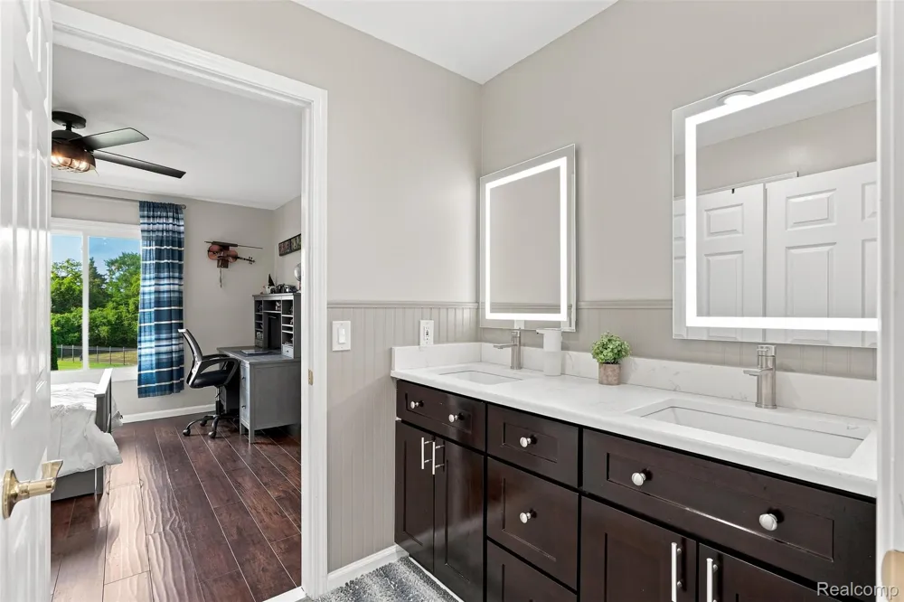 22099 Barclay Court Novi City, MI 48374