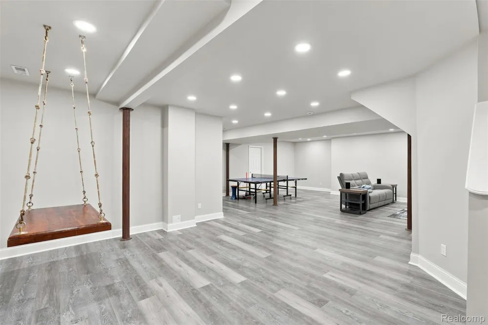 22099 Barclay Court Novi City, MI 48374