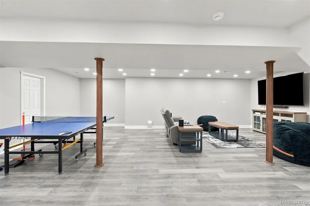 22099 Barclay Court Novi City, MI 48374