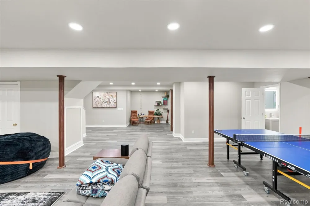 22099 Barclay Court Novi City, MI 48374