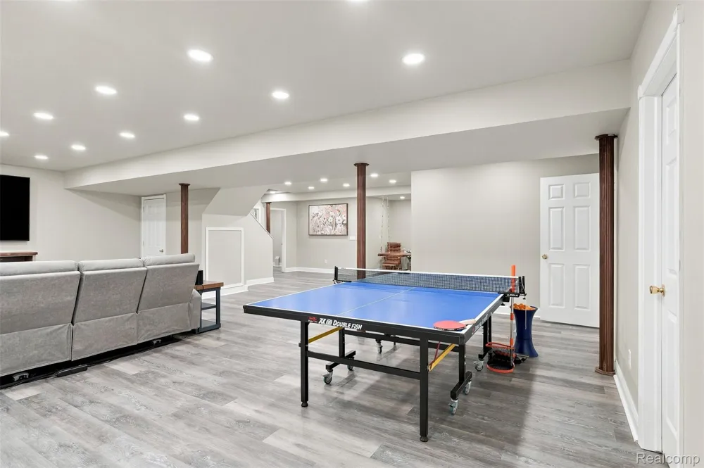 22099 Barclay Court Novi City, MI 48374