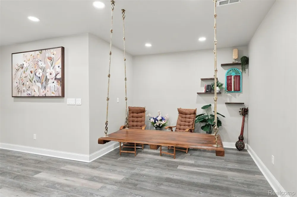 22099 Barclay Court Novi City, MI 48374